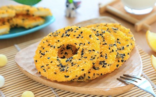 Bánh khoai chiên hay bánh chuối chiên xưa lắm rồi, 2019 phải  ăn bánh táo chiên mới là "healthy" nha các mẹ!