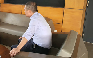Xuất hiện sau gần 1 tháng đóng cửa Món Huế, ông Huy Nhật khẳng định bị nhóm NĐT ngoại "đẩy" ra khỏi công ty, dù muốn cũng không thể trả nợ nhà cung cấp