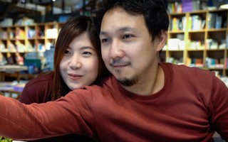 Được sếp đã có gia đình quan tâm nhiệt tình, lại còn gọi là “cô bé của tui”, nàng công sở hoang mang vì sợ... đổ!