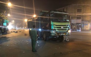 Hà Nội: Tai nạn thảm khốc khiến 2 nạn nhân nghi là vợ chồng tử vong ngay tại hiện trường