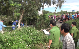 Hai vợ chồng đi hái rau phát hiện nửa thi thể người mất đầu trong bụi rậm