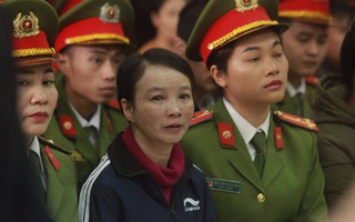 Mẹ nữ sinh giao gà kêu oan tại tòa: "Gia đình không mua bán ma túy, chỉ tập trung buôn nhãn''