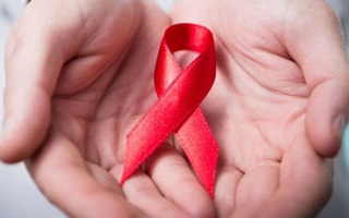 "Tôi đã nghĩ mình sẽ chết": Chia sẻ đầy ám ảnh của một bệnh nhân HIV kể về cuộc chiến suốt 30 năm với căn bệnh thế kỷ