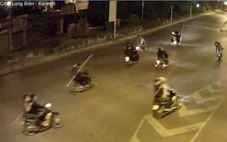 Hà Nội: Cảnh báo nhóm thanh niên dùng đao kiếm cướp tài sản của người đi đường vào ban đêm