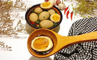 Học mẹ Gôn cách làm trứng ngâm nước tương "vạn người mê" - dễ như ăn kẹo!