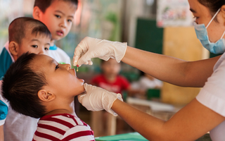 Mai là ngày đi uống vitamin A miễn phí, các mẹ có con từ 6 tháng tuổi trở lên nhớ cho con đi uống đầy đủ