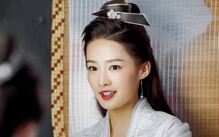 "Khánh dư niên" tung ảnh đẹp mê mẩn: "Hàm Hương" Lý Thấm cười xinh xứng danh mỹ nữ