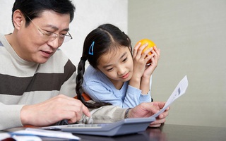 Ông bố nông dân có trình độ văn hóa không cao nhưng lại giúp con đỗ vào đại học danh tiếng, bí quyết nhờ một việc làm cực đơn giản 