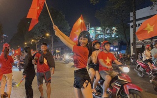 Cả dàn sao Việt "nhuộm đỏ" mạng xã hội khi cùng diện áo đỏ mừng chiến thắng của đội tuyển Việt Nam