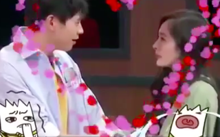 Trước khi bị bắt gặp vào khách sạn, Ngụy Đại Huân - Dương Mịch từng công khai ôm ấp trên truyền hình