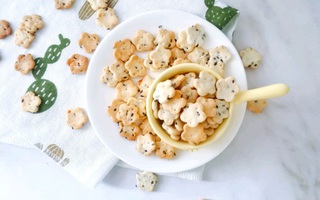 Khỏi mua snack công nghiệp cho bé vì mẹ tự làm snack khoai tây vừa ngon lại vừa lành mạnh hơn nhiều