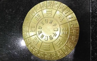 Bố tặng "bùa hộ mệnh" cho con gái mà không biết là đá nhiễm phóng xạ khiến cô bé chảy máu cam không ngừng 3 tháng