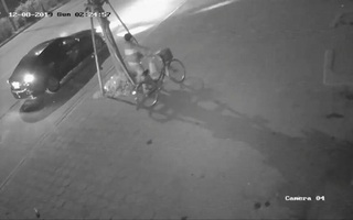 Hà Nội: Truy tìm ô tô đâm cụ bà tử vong, phi tang xe đạp của nạn nhân rồi bỏ trốn
