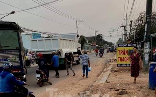 Xe ben mới mua chưa biển số cán chết người trên đường về nhà