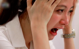Đang ăn cơm thì chồng nhận được điện thoại từ số máy lạ, anh bật loa ngoài, vừa nghe tiếng nói vang lên, tôi sởn da gà, tái mặt vì sốc