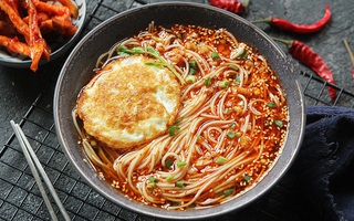 Trời lạnh bữa tối tôi nấu nồi mì cay, cả nhà ngon miệng mà chẳng tốn thời gian