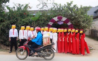 Chụp xong album đám cưới, nhiếp ảnh gia than thở suýt bị quan viên 2 họ cho... ăn đòn, nhưng nhìn xuống bức ảnh ai cũng phải gật gù: "Đó là điều dễ hiểu thôi"
