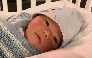 Chồng Lan Khuê công khai khoe ảnh cận mặt quý tử đầu lòng nhưng còn gây cười khi nhắc đến vợ thế này