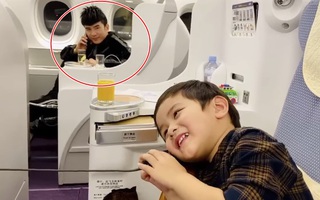 Con trai Đan Trường lên máy bay về Việt Nam ra mắt công ty riêng nhưng dân tình chỉ chú ý đến tượng đài nhan sắc “bố Bo” dù chỉ lia ngang máy quay
