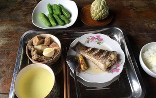 Khoe loạt mâm cơm chồng nấu ngày ở cữ, mẹ trẻ khiến chị em thắc mắc vì có loại quả này