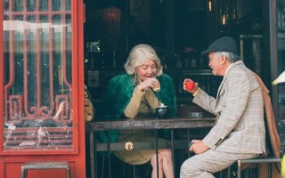 "Trong tim có hoài bão, 80 tuổi vẫn là thanh xuân" - bộ ảnh gây sốt MXH, chứng minh tuổi yêu nào cũng có thể mộng mơ