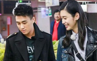 Biết tin "Vua sòng bài" nhập viện, Ming Xi hối hả sang Hong Kong thăm bạn trai thiếu gia và an ủi bằng cách mùi mẫn