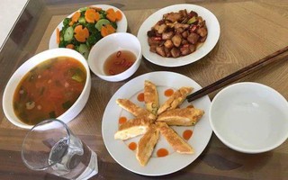 Nấu xong mâm cơm đẹp mắt mà chồng "bỏ bom", vợ trẻ chụp hình đăng Facebook kèm dòng caption cực chất kéo ngay anh về nhà