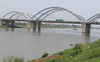 Hà Nội: Cảnh sát đang truy tìm manh mối vụ án sau lời khai chồng sát hại vợ ném xác xuống sông Hồng