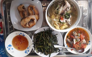 Nấu mâm cơm 4 món nhưng vẫn bị chồng chê lên chê xuống, vợ trẻ tức mình hỏi chị em thì nhận được loạt góp ý