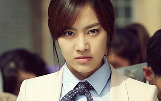 Chồng đi về đúng giờ, trưa đón vợ đi ăn, tối ở nhà, cuối tuần quây quần bên gia đình và bỗng nhiên vợ phát hiện chồng ngoại tình đã lâu
