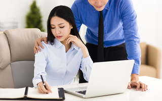 Chấp nhận "lui về hậu phương và sống như một bà hoàng", cái kết tôi nhận lại chẳng hề ngọt ngào như mộng tưởng