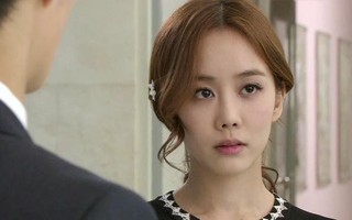 Bắt tại trận chồng và bồ nhí trong phòng ngủ, vợ giấu nước mắt đưa ra 1 yêu cầu khiến cả 2 sững sờ