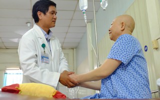 Bác sĩ 22 năm chữa bệnh hiểm nghèo, tìm cách giữ thiên chức làm mẹ cho bệnh nhân ung thư