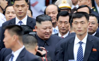Hình ảnh ông Kim Jong Un lần đầu xuất hiện tại Việt Nam qua ống kính phóng viên quốc tế