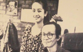 Hồng Nhung đăng ảnh thời 21 tuổi, tưởng nhớ Trịnh Công Sơn nhân kỷ niệm 80 năm ngày sinh cố nhạc sĩ