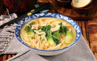 Ngán cỗ Tết, tôi nấu tô mì rau thế này mà cả nhà ai cũng xì xụp khen ngon