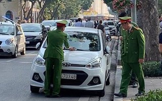 Hà Nội xử lý nhiều điểm trông xe trái phép thu phí "chặt chém"