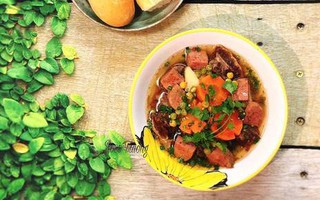 Cuối tuần làm nồi bò hầm chia phần cấp đông, trong tuần tha hồ rảnh rỗi