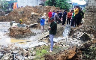 Nghệ An: Tường nhà bất ngờ đổ sập vùi lấp 2 người dân