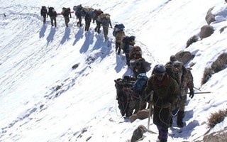 Ngôi làng kỳ lạ tại Pakistan: Phụ nữ muốn leo núi đến kiệt quệ mới thấy hạnh phúc