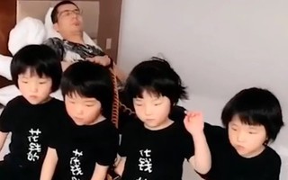 Nổi lên như hiện tượng MXH, 4 bé gái sinh tư giúp cả gia đình thoát nghèo một cách ngoạn mục
