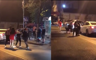 Tiền nhiều để làm gì khi con trai phải đánh ghen thay mẹ, đập xe hơi khi bố đang chở "bồ"