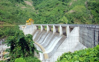 Đi dã ngoại cùng lớp ở đập thủy điện, một học sinh lớp 7 chết đuối thương tâm