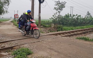 Băng qua đường sắt, 2 vợ chồng 80 tuổi bị tàu hỏa tông tử vong thương tâm