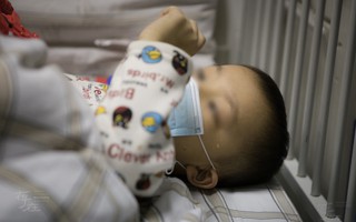Bé trai 1 tuổi bị chẩn đoán ung thư bạch cầu, bác sĩ khẳng định “kẻ sát nhân” ẩn mình ngay trong căn nhà mới xây của gia đình