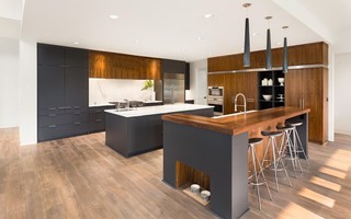 Có nên sử dụng sàn gỗ trong nhà bếp và phòng tắm?