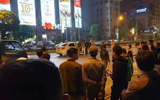 Gây tai nạn, tài xế ô tô Hyundai còn đâm gục người đi xe máy giữa phố