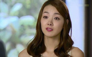 Mẹ chồng tương lai coi thường thông gia vì không "môn đăng hộ đối", tới ngày cưới bà sượng mặt khi thấy thứ mẹ trao cho tôi