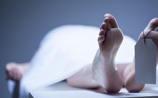 Bị sốt cao nhưng không đi khám mà tự uống thứ này, người phụ nữ tử vong tức tưởi sau 5 ngày