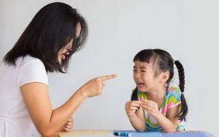 Những quan điểm nuôi dạy con sai lầm và cổ lỗ sĩ nhưng rất nhiều cha mẹ vẫn mắc phải 